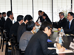 （写真）日韓外相会談2