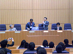 （写真）（外務省訪問）