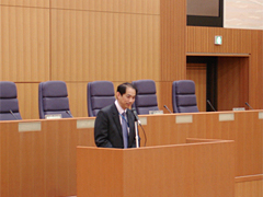 （写真）冒頭挨拶をする北野審議官