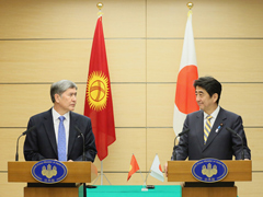 å¤–å‹™çœ ã‚¢ã‚¿ãƒ ãƒã‚¨ãƒ• ã‚­ãƒ«ã‚®ã‚¹å…±å'Œå›½å¤§çµ±é ˜ã®æ¥æ—¥