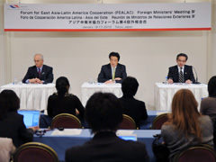 共同記者会見（写真）