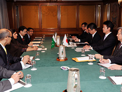 （写真）日・パキスタン外相会談