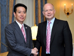 （写真）日英外相会談-1