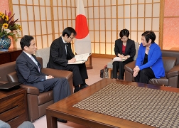 ハナブサ米下院議員の岸田外務大臣表敬 (2)