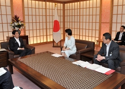 林文子横浜市長の岸田外務大臣表敬 (1)