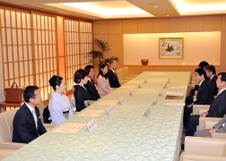 「ジャパンデー~食と芸術のコラボ~」の出演者・団体に対する外務大臣感謝状の授与 (3)