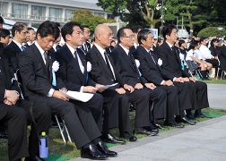 広島市原爆死没者慰霊式並びに平和祈念式への岸田外務大臣の参列 (1)