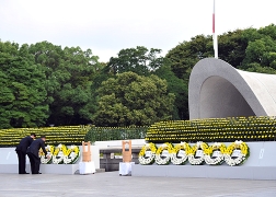 広島市原爆死没者慰霊式並びに平和祈念式への岸田外務大臣の参列 (2)