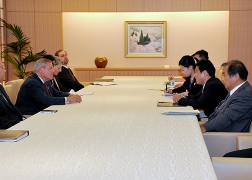 メネンデス米上院議員による岸田外務大臣表敬 (2)