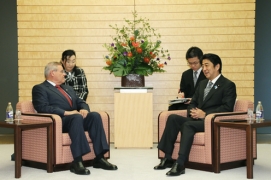メネンデス米上院議員による安倍総理表敬 (2)