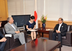鈴木外務副大臣とダグフィン・ホイブローテンGAVIアライアンス理事長との会談2