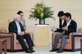 マケイン米上院議員による安倍総理表敬(1)