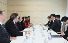 ジリブランド米上院議員一行による安倍総理表敬(2)