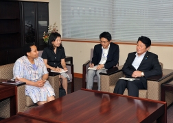 シングワナ南アフリカ・女性・子供・障害者副大臣の松山副大臣への表敬(1)