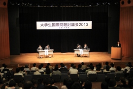 討論，観戦風景