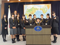 大妻嵐山中学校・高等学校の皆さん<br>(記者会見室)