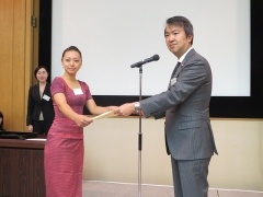 石原政務官による感謝状授与