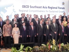 （写真1）OECD東南アジア地域フォーラム出席者集合写真