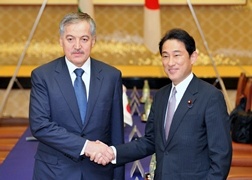日・タジキスタン外相会談