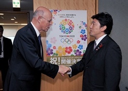 サイバー国際会議特使による中山外務副大臣表敬1