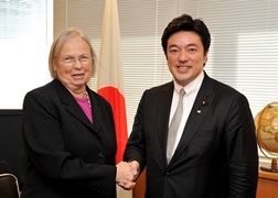 故フォーリー元駐日米国大使夫人の中山外務副大臣表敬1