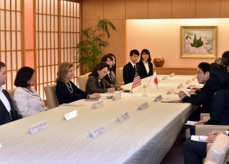 TOMODACHIイニシアチブ参加学生一行岸田外務大臣表敬1