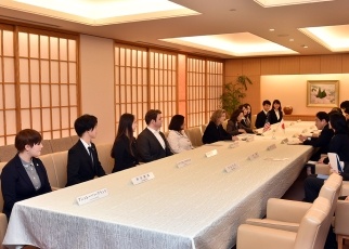 TOMODACHIイニシアチブ参加学生一行岸田外務大臣表敬3