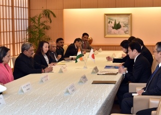 インド国防大臣による岸田外務大臣表敬2