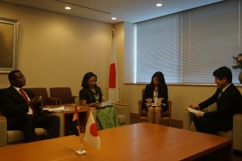 ガーナ貿易産業副大臣及びクオティ・ガーナ財務副大臣による中根外務大臣政務官への表敬