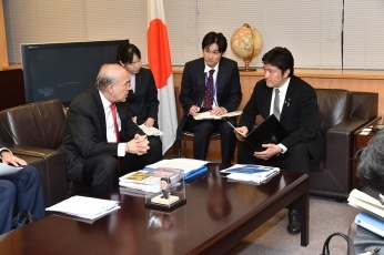 中山外務副大臣とグリア経済協力開発機構事務総長との会談2