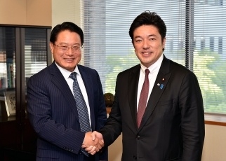 李・国連工業開発機関事務局長による中山外務副大臣表敬1
