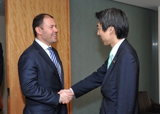 城内外務副大臣とフライデンバーグ・オーストラリア財務担当閣外大臣の会談1