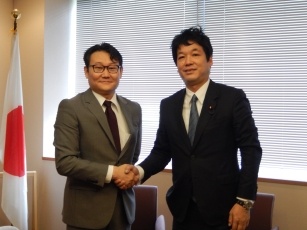 モロドガジエフ大使による薗浦政務官表敬