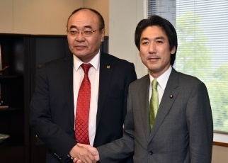 城内副大臣とエルデネバト・モンゴル産業大臣との懇談1