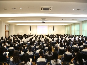 花園大学の人物一覧