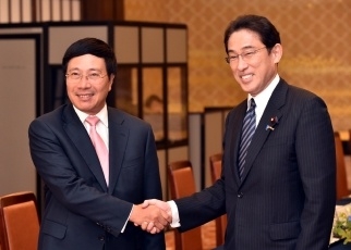 日越外相会談
