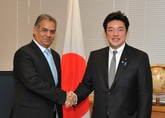 中山外務副大臣とアル・ダマティ・エジプト考古大臣との会談1