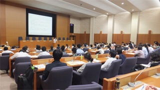 (写真3)平成27年度第1回外務省セミナー「学生と語る」