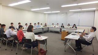 (写真7)平成27年度第1回外務省セミナー「学生と語る」