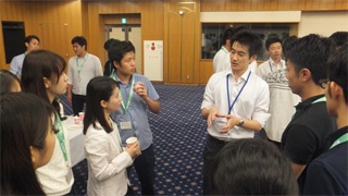(写真11)平成27年度第1回外務省セミナー「学生と語る」