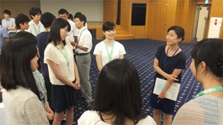 (写真12)平成27年度第1回外務省セミナー「学生と語る」