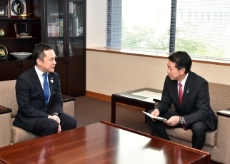 東海三県一市知事市長会による武藤外務副大臣表敬2