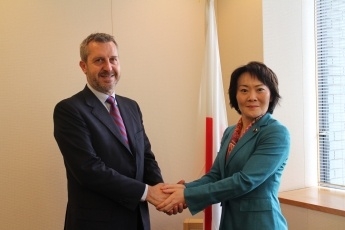 山田外務大臣政務官とデッラ・ヴェドヴァ伊外務政務次官の会談1
