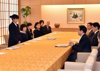高校生平和大使(ユース非核特使)による岸田外務大臣表敬1