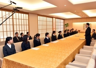 高校生平和大使(ユース非核特使)による岸田外務大臣表敬2