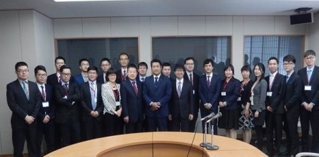 「北京大学現代日本研究センター」博士課程第11期生一行による木原副大臣表敬