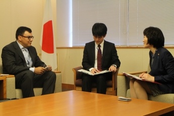 山田外務大臣政務官とアブドゥハキモフ・ウズベキスタン共和国労働大臣との会談2