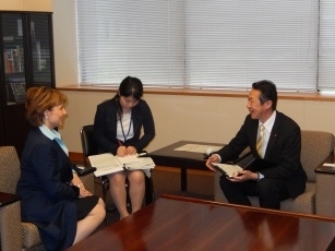 カナダ・ブリティッシュ・コロンビア州首相による黄川田外務大臣政務官表敬2