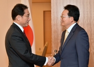 李俊揆次期駐日韓国大使による岸田外務大臣表敬