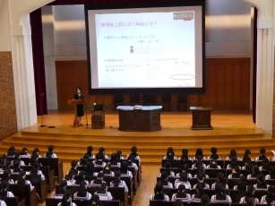 (写真1)高校講座 静岡英和女学院高等学校
